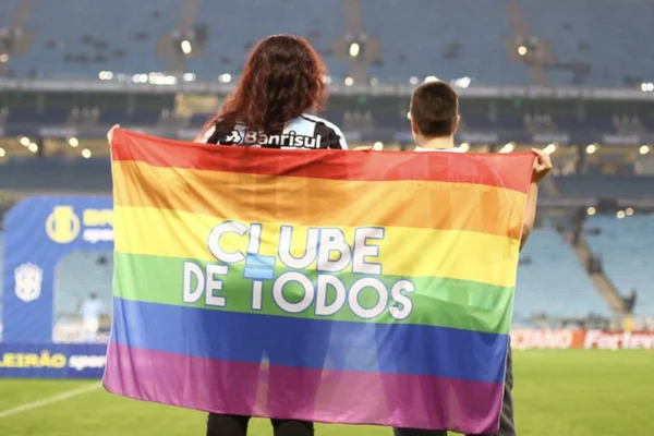 Grêmio “cutuca” Internacional após fala homofóbica de Abel Braga. Veja