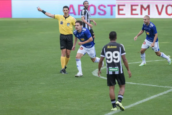 Mauricio comemora gol do Cruzeiro