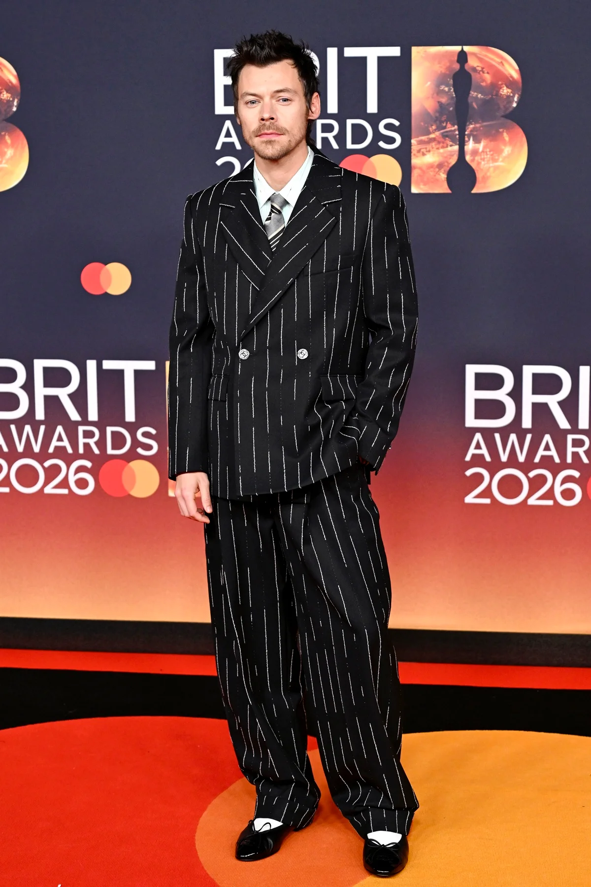 Harry Styles apostou em uma sapatilha da Chanel para o Brit Awards 2026 Harry Styles apostou em uma sapatilha da Chanel para o Brit Awards 2026