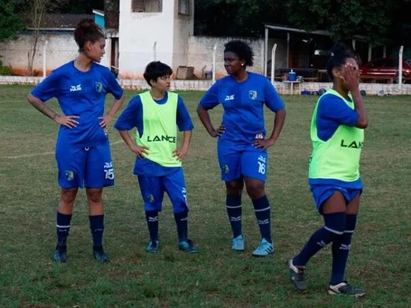 jogadoras-futebol-mg-metropoles