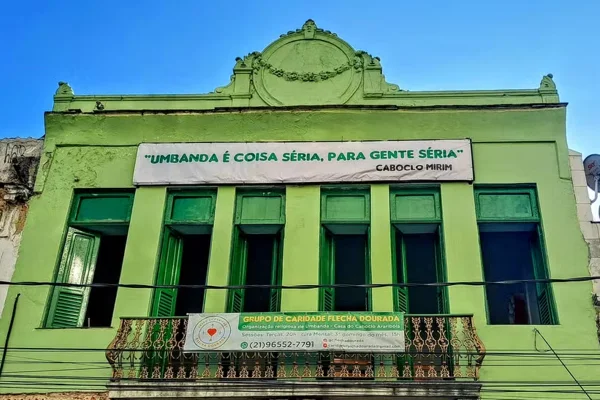 Imagem colorida, terreiro de umbanda - Metrópoles
