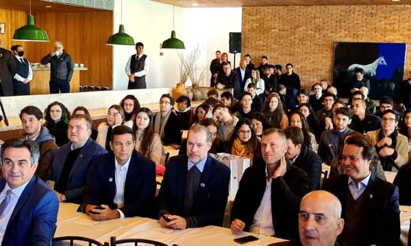 Dias Toffoli e Hang acompanham Bolsonaro em encontro com Elon Musk