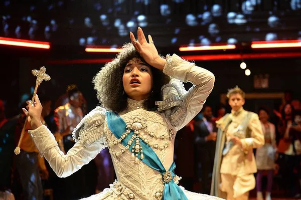 Pose, de Ryan Murphy, é série-manifesto sobre cultura LGBT