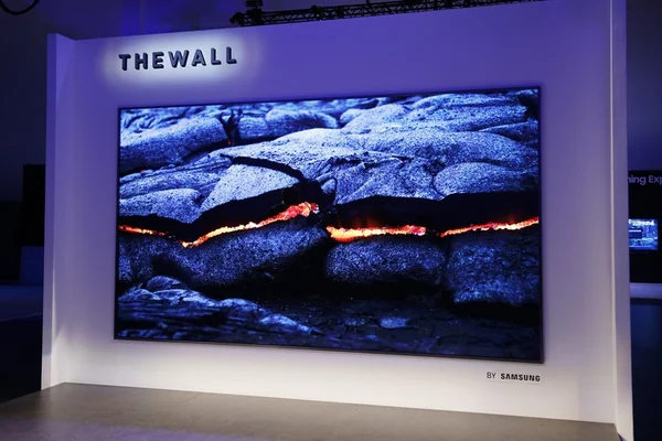 Feira de tecnologia CES 2019 traz TVs 8K com iTunes e tela modular