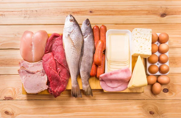 Alimento fonte de proteína - queijo, frango, peixe, bife, ovos