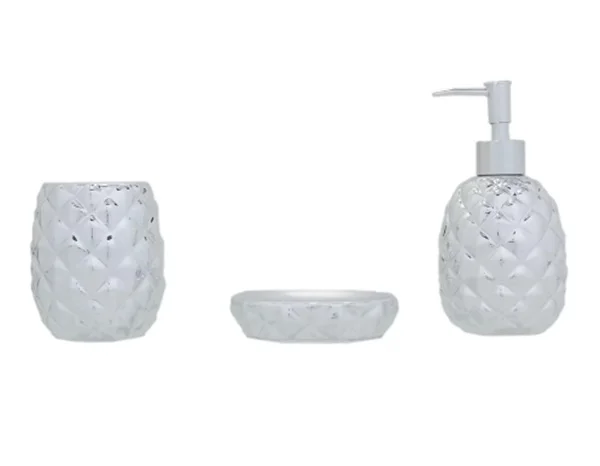 Jogo de banheiro Pineapple com três peças, na <a href="https://www.camicado.com.br" target="_blank">Camicado</a> R$ 99,90 por R$ 59,94 Jogo de banheiro Pineapple com três peças, na <a href="https://www.camicado.com.br" target="_blank">Camicado</a> R$ 99,90 por R$ 59,94