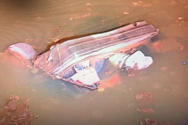 Acidente deixa ao menos 5 mortos após carro cair lago no Entorno do DF