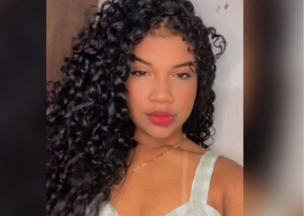 Fotografia colorida da jovem morta a 10 facadas em Cuiabá