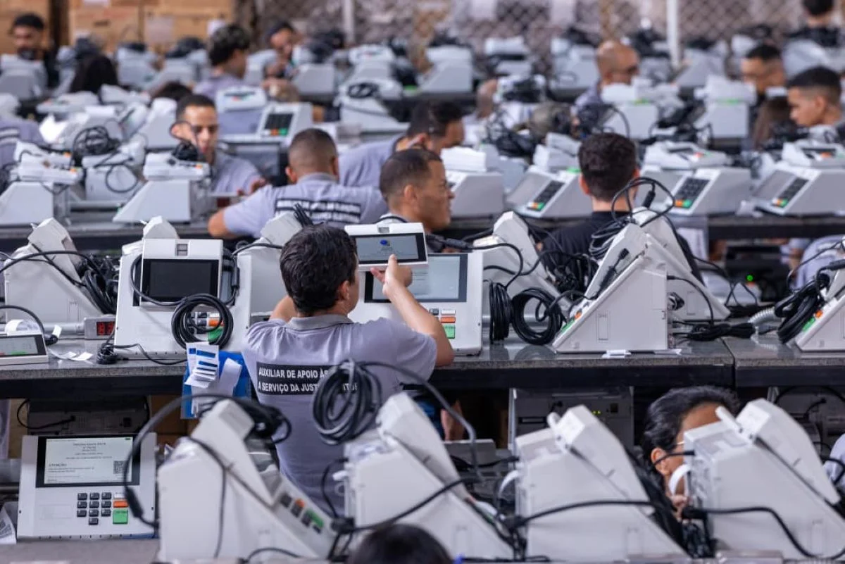 Logística das eleições tem 563 mil urnas distribuídas e apoio de militares - imagem 2 Logística das eleições tem 563 mil urnas distribuídas e apoio de militares - imagem 2