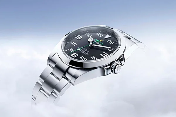 Na imagem com cor, modelo da nova coleção da Rolex