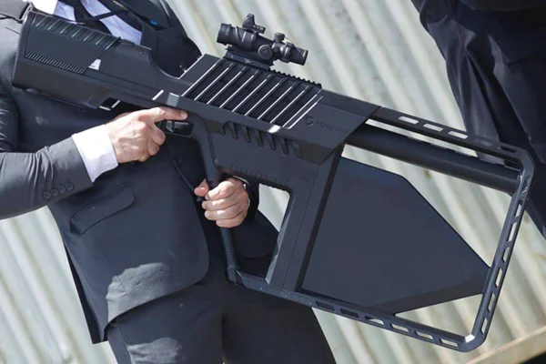 Arma antidrone usada por agente da PF