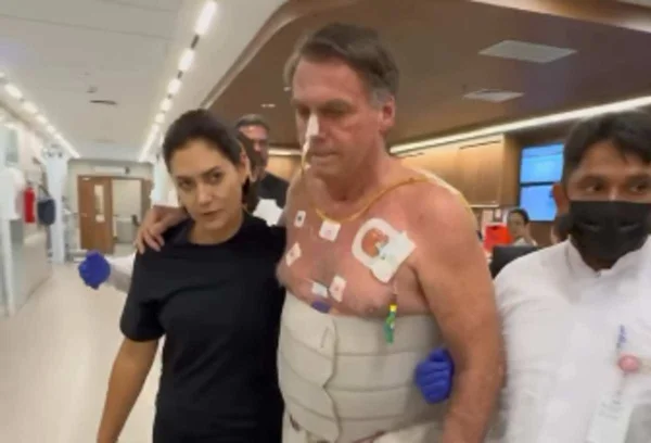 Imagem colorida da ex-primeira dama Michelle Bolsonaro e ex-presidente Jair Bolsonaro