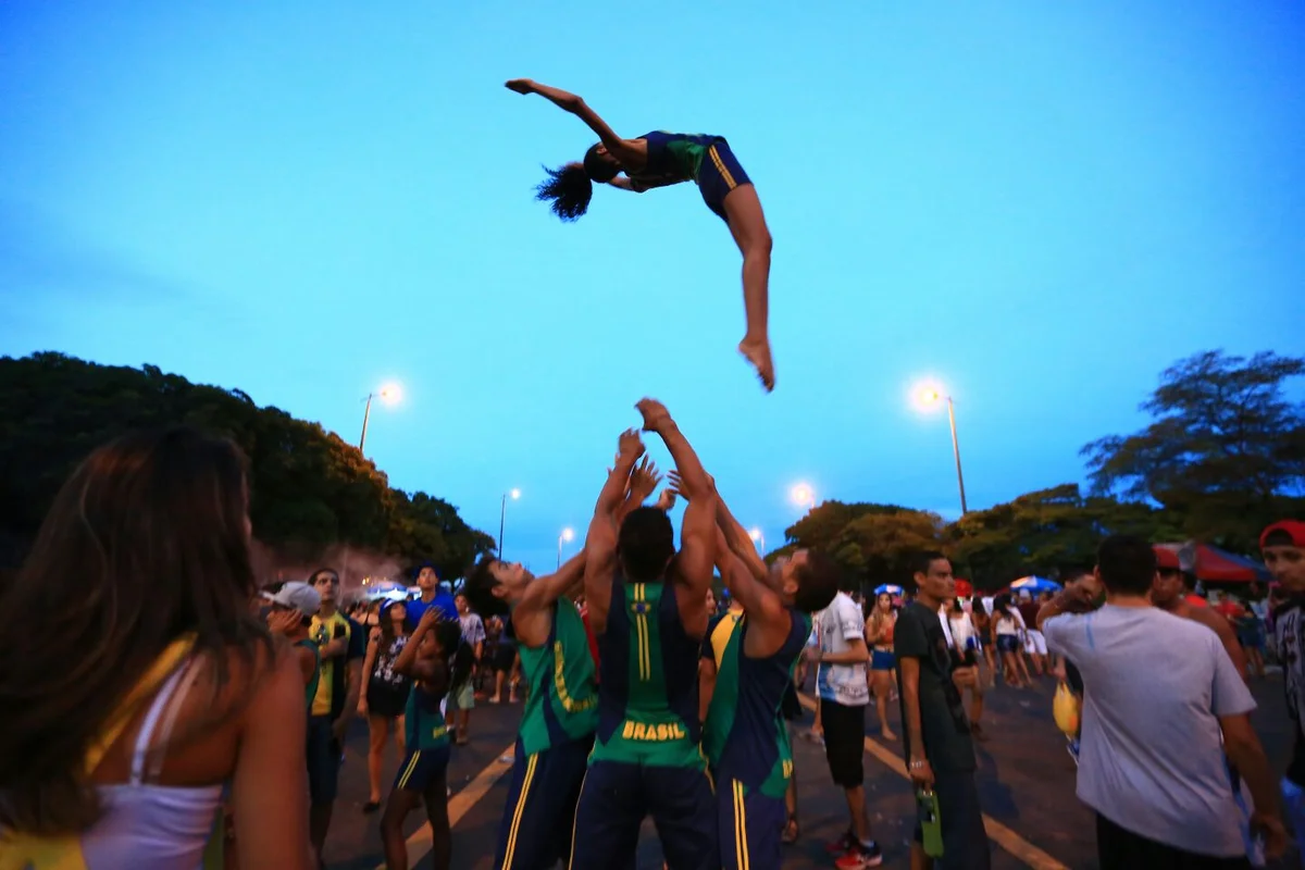 Foliões tomam as ruas de Brasília no segundo dia de carnaval - imagem 11 Foliões tomam as ruas de Brasília no segundo dia de carnaval - imagem 11