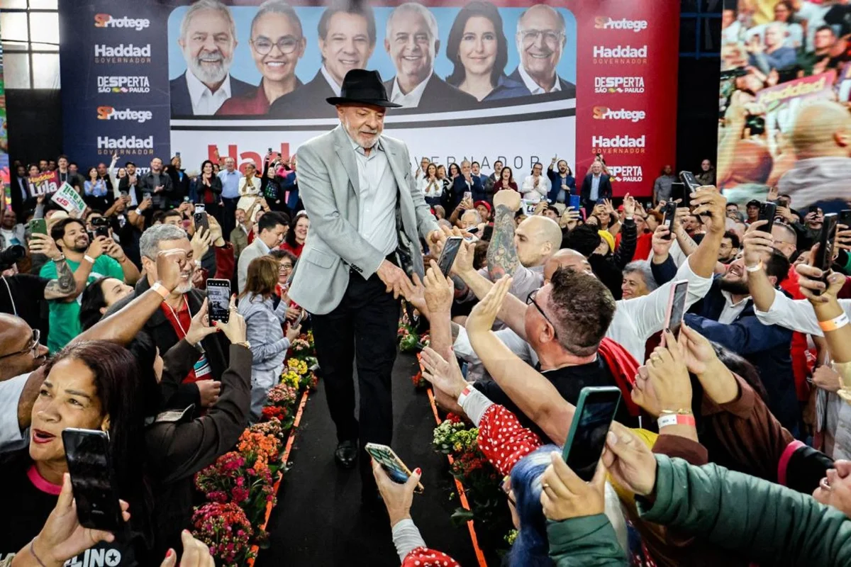 Presidente Luiz Inácio Lula da Silva (PT) participou de convenção do PT em São Paulo neste sábado Presidente Luiz Inácio Lula da Silva (PT) participou de convenção do PT em São Paulo neste sábado