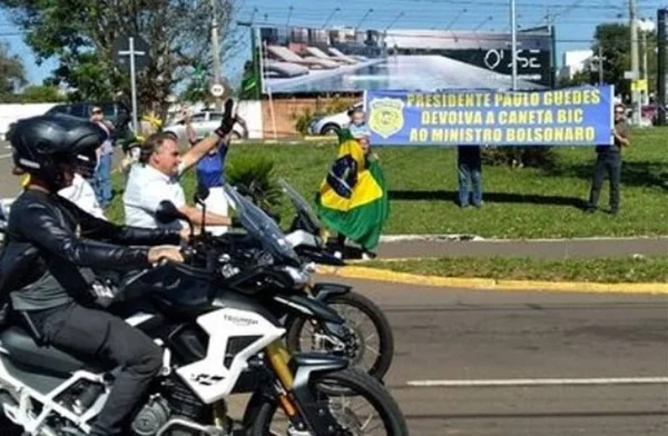 Sem reajuste, PRFs protestam contra Bolsonaro durante motociata