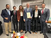 Da esquerda para a direita: Paulo Henrique Pereira (secretário nacional do Consumidor), Leonardo Racy (advogado em Brasília), Lilian Cintra (secretária nacional de Direitos Digitais), ministro Dias Toffoli (STF), Liliane Castro (assessora da Senacon) e Rui Caminha (presidente da Associação dos Antigos Alunos da Faculdade de Direito da USP). Da esquerda para a direita: Paulo Henrique Pereira (secretário nacional do Consumidor), Leonardo Racy (advogado em Brasília), Lilian Cintra (secretária nacional de Direitos Digitais), ministro Dias Toffoli (STF), Liliane Castro (assessora da Senacon) e Rui Caminha (presidente da Associação dos Antigos Alunos da Faculdade de Direito da USP).