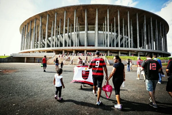 Flamengo e Vasco se enfrentam em Brasília, domingo (26), pelo Carioca