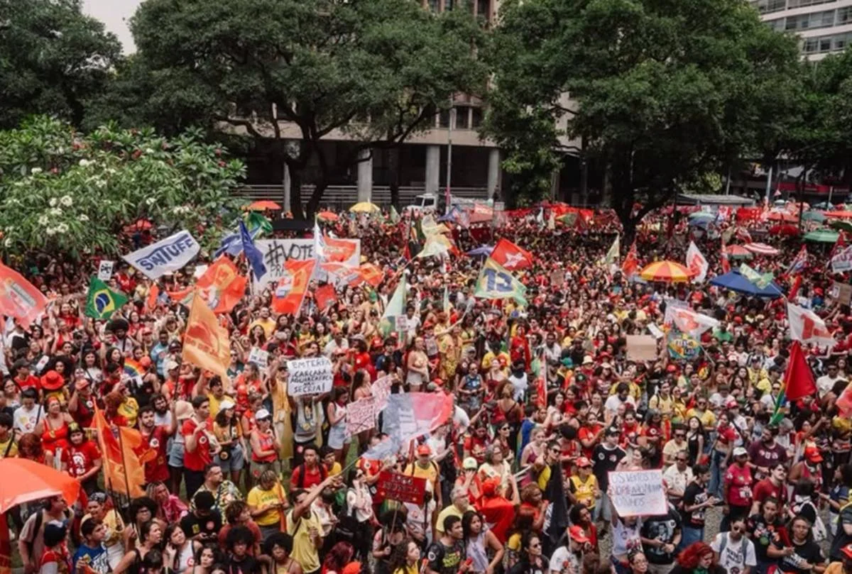 Milhares de pessoas se reúnem no RJ Milhares de pessoas se reúnem no RJ