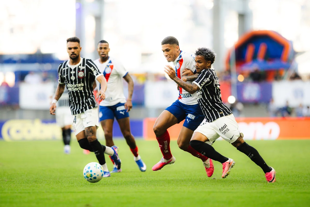 Bahia e Corinthians entraram em campo na Arena Fonte Nova, em Salvador. Bahia e Corinthians entraram em campo na Arena Fonte Nova, em Salvador.
