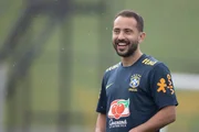 Everton Ribeiro jogou com a 10 na ausência de Neymar e agradou