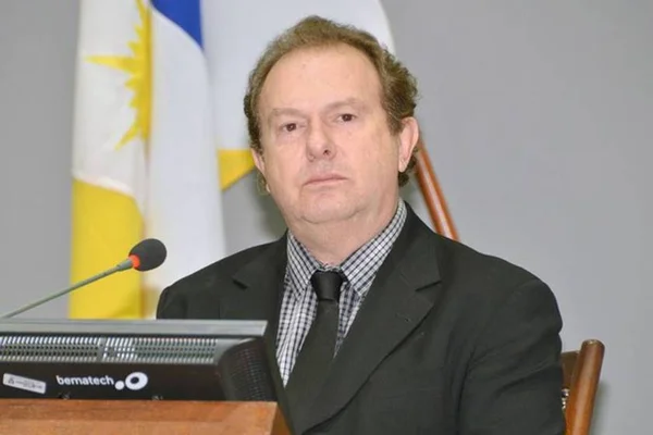 Reeleito governador do Tocantins, Mauro Carlesse toma posse
