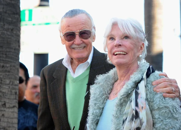 Joan Lee, mulher de Stan Lee, morre aos 95 anos após sofrer derrame