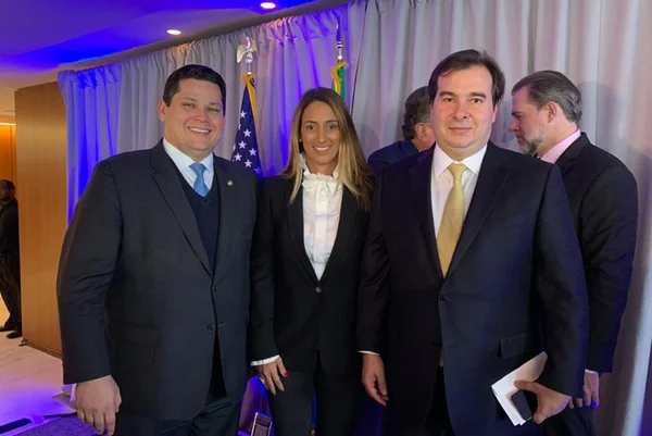 Deputada do DF integra comitiva de Maia e Alcolumbre em Nova York