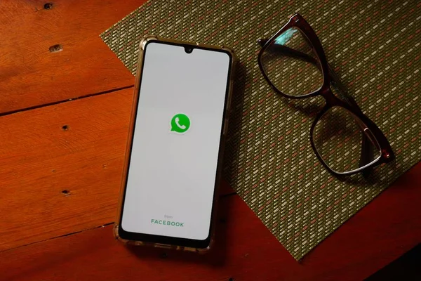 WhatsApp testa bloqueio de prints em fotos de visualização única