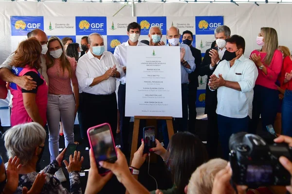 Ibaneis Rocha em inauguração de UBS no Riacho Fundo ll