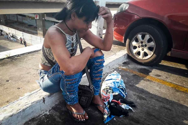 Carol e o cãozinho que morreu na Rodoviária, ruína viva de Brasília