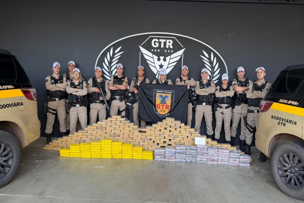 Polícia apreende 322 kg de cocaína em caminhão de minério em MG