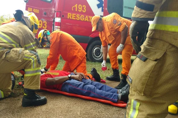 Homem fica ferido após colisão de veículos no Park Way
