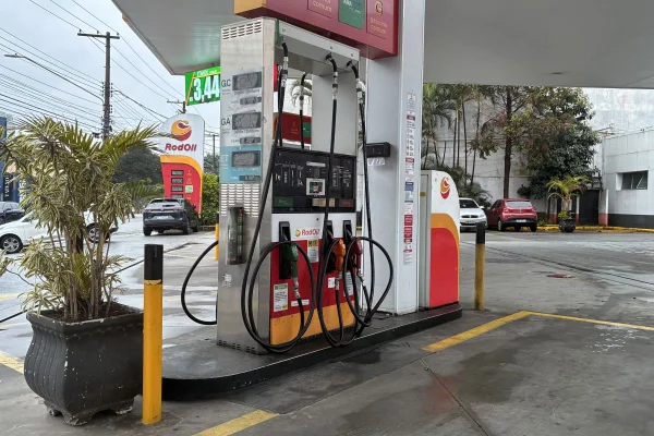 Após Carbono Oculto, 14 de 25 postos seguem abertos de forma irregular - destaque galeria