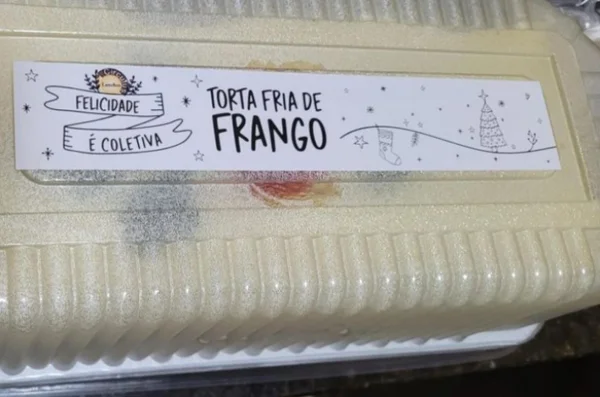 Imagem colorida de torta fria de frango - Metrópoles