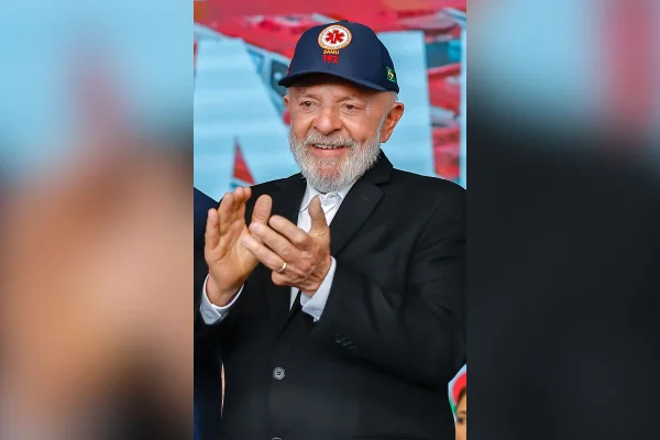 Imagem colorida mostra o presidente Lula em evento na cidade de Sorocaba, no interior de São Paulo - Metrópoles