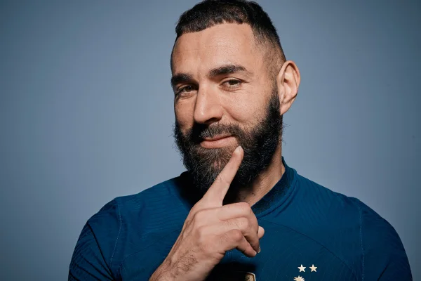 Empresário de Benzema acusa Deschamps de dispensar jogador cedo demais