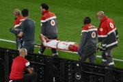 Vanderson precisou sair de maca do jogo entre Monaco e City.