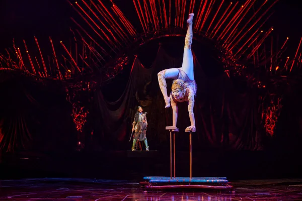 Cirque du Soleil: rotina dos artistas inclui funk no treino e automaquiagem - destaque galeria