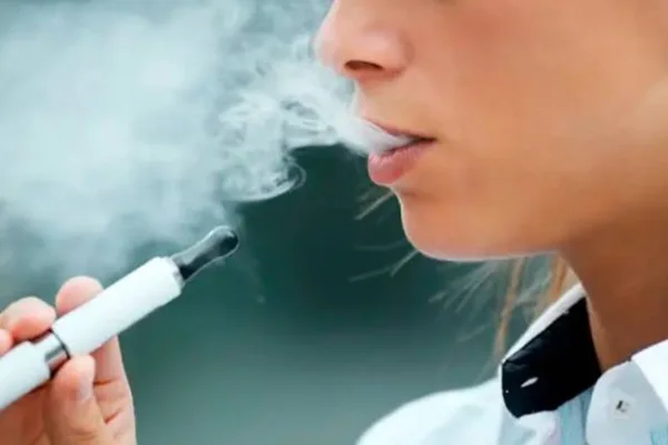 Escola do DF decreta luto após morte de adolescente por uso vape