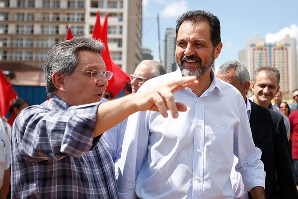 Agnelo rebate crítica e acusa Rollemberg de negligenciar reforma de viadutos