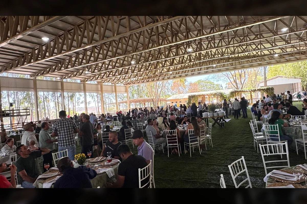 Almoço promovido pela Três Pinheiros Sementes Almoço promovido pela Três Pinheiros Sementes