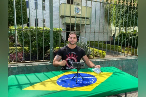 Sem vacina, vereador de cidade no Rio é proibido de entrar na Câmara