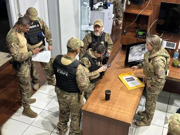 Polícia investiga grupo que vendia celular em presídio por até R$ 80 mil
