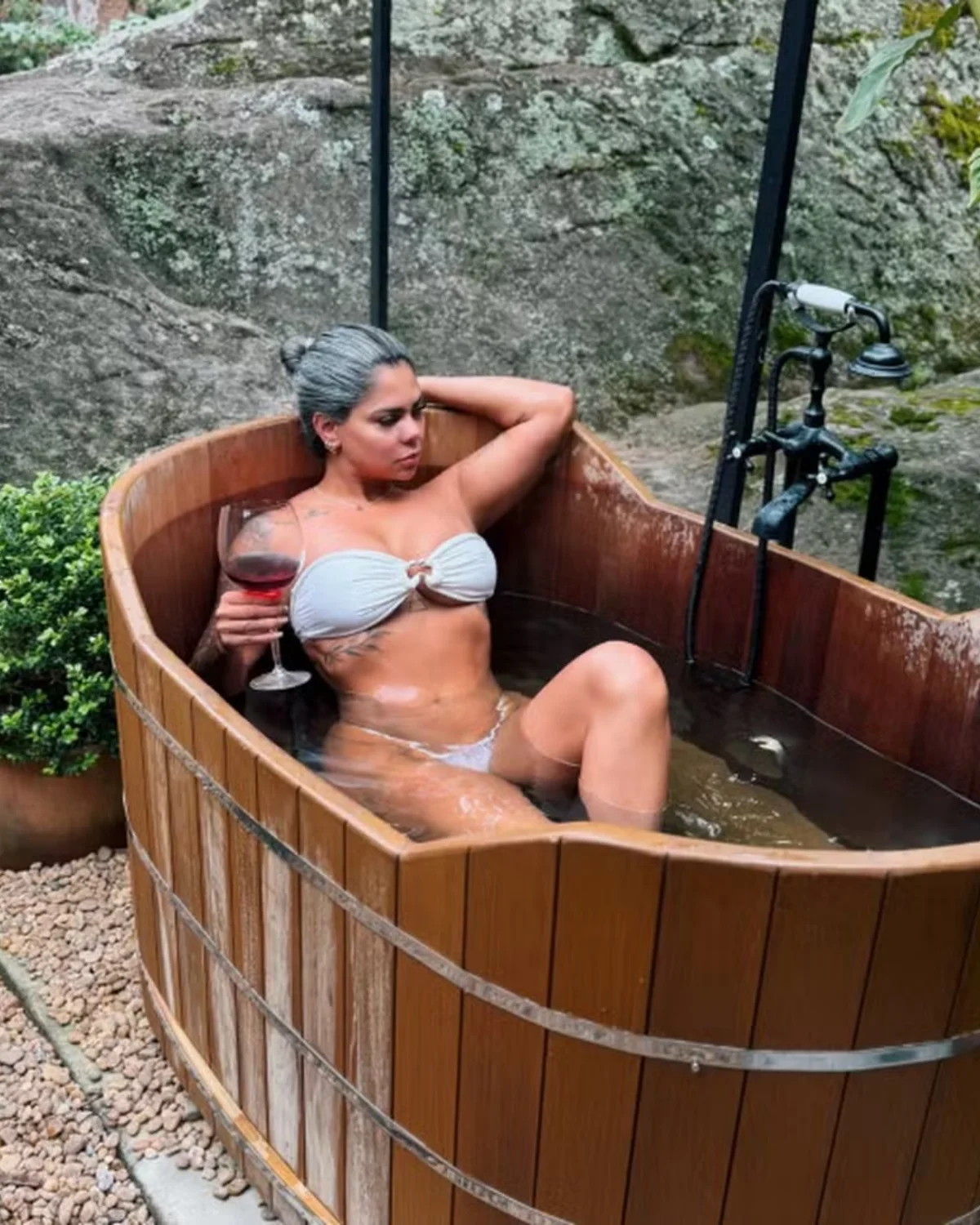 Jéssica Gomes Jéssica Gomes