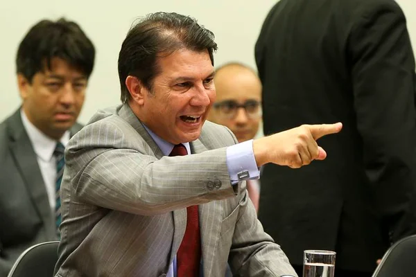 Relator da Previdência diz que vai apresentar texto nesta terça (11)