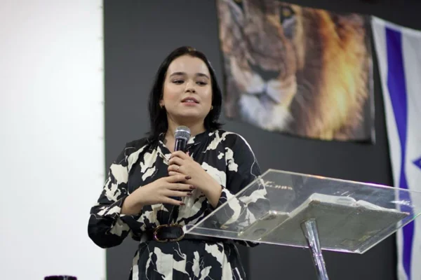 Emily Barreto é filha do pastor Lucinho