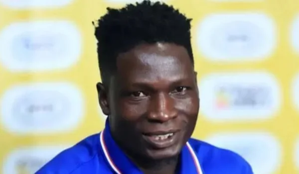 Imagem colorida de jogador da UGanda morto em ataque violento- MEtrópoles