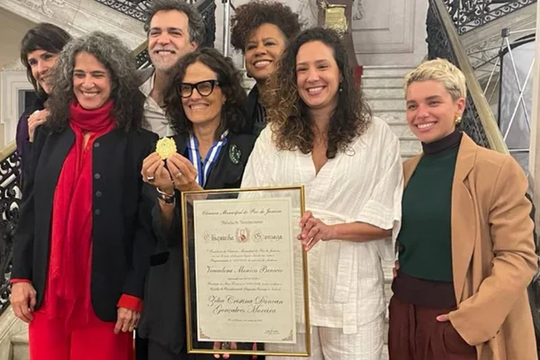 Zélia Duncan recebe título de comendadora da Câmara Municipal do Rio
