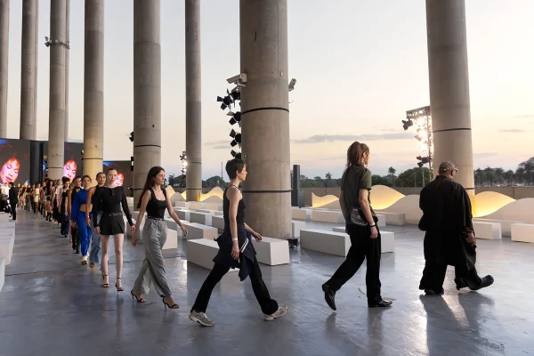 foto com cor. metrópoles catwalk - metrópoles