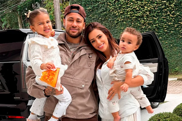 Bruna Biancardi, Neymar Jr. e as duas filhas do casal